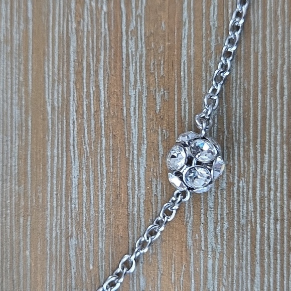 Silvertone Talbots Sparkly Necklace - Picture 2 of 5